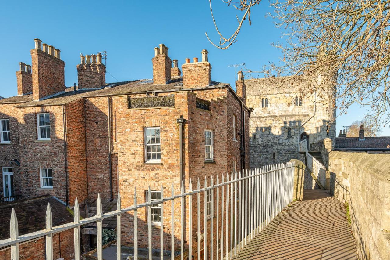 Roman Walls View York Eksteriør bilde